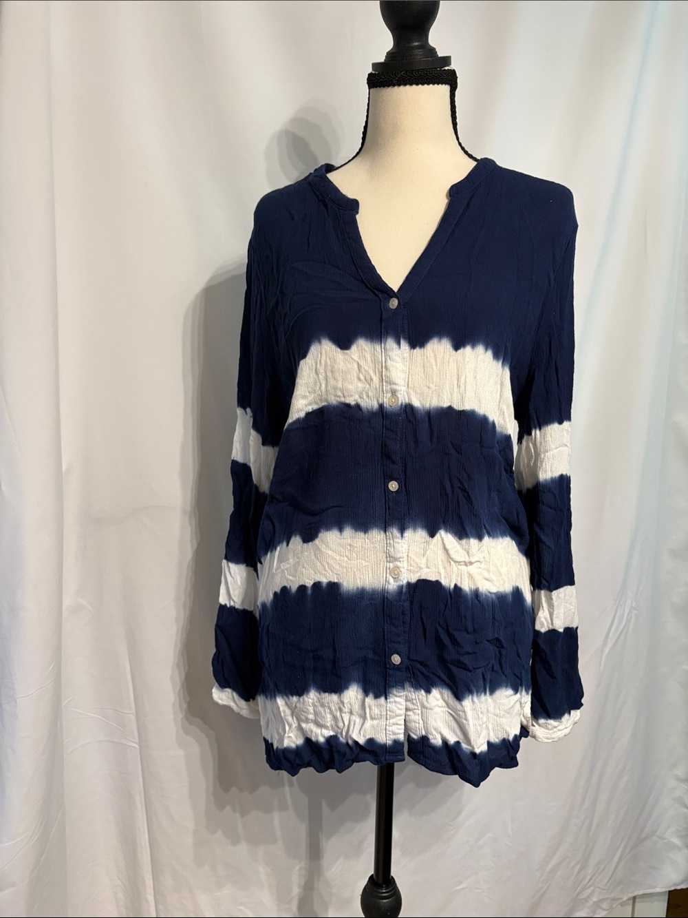 Aeropostale Tie Dye Women’s V-Neck Navy and White Button Up Flowy Top SZ L